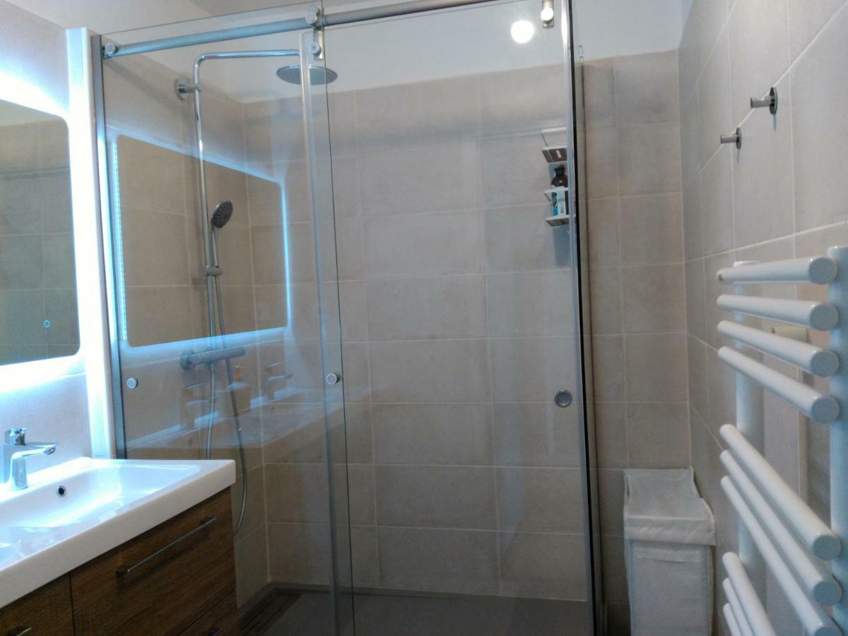 Bel Et Spacieux Appartement De 84 M² Avec Parking Tres Proche Du Metro Garibaldi Lyon Exterior foto