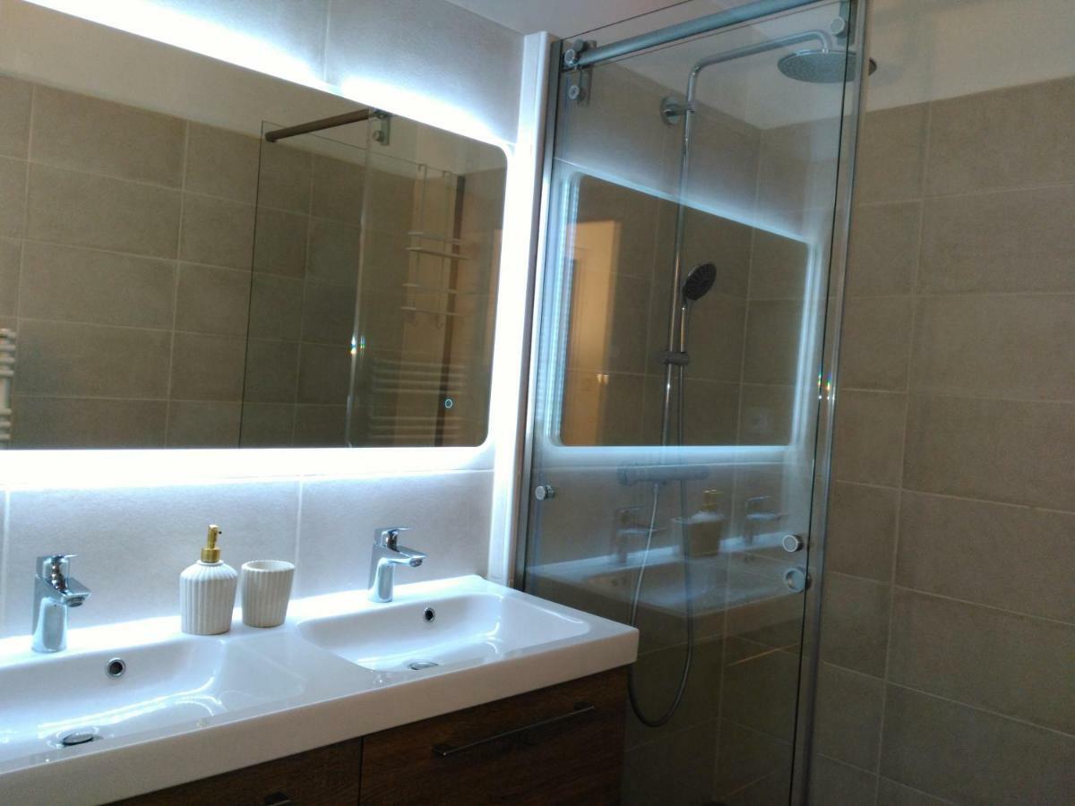 Bel Et Spacieux Appartement De 84 M² Avec Parking Tres Proche Du Metro Garibaldi Lyon Exterior foto